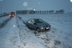 Slika PU_VS/Prometne/slijetanje_snijeg-pored ceste.JPG